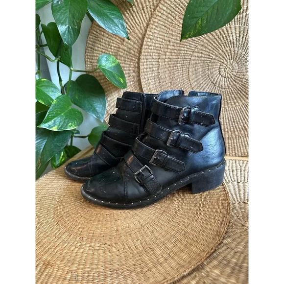 Target Women’s size 8 black buckled boots - Picture 1 of 8